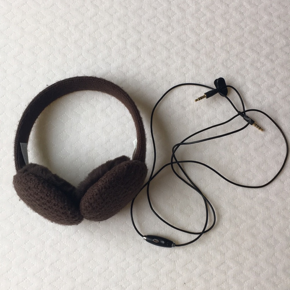 Earmuffs with speakers